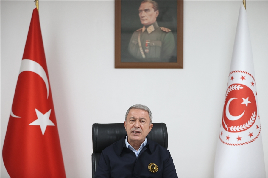 Millî Savunma Bakanı Hulusi Akar, Suriye Sınırının Sıfır Noktasında Komutanlarla Toplantı Yaptı