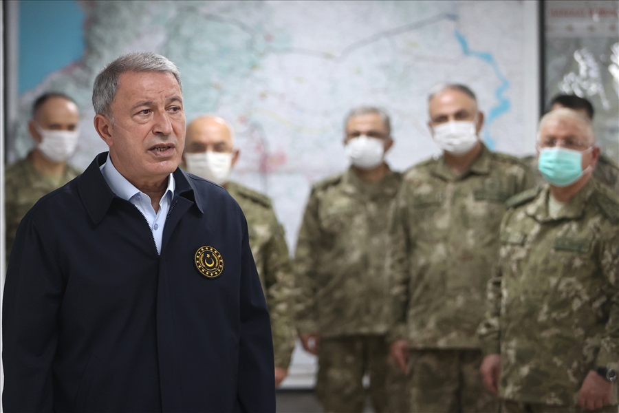 Millî Savunma Bakanı Hulusi Akar, Suriye Sınırının Sıfır Noktasında Komutanlarla Toplantı Yaptı