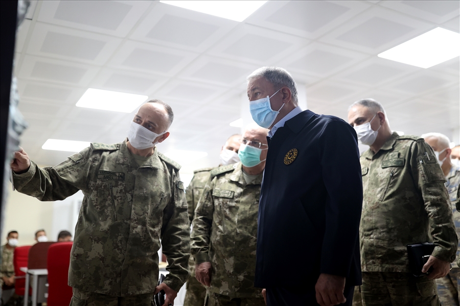 Millî Savunma Bakanı Hulusi Akar, Suriye Sınırının Sıfır Noktasında Komutanlarla Toplantı Yaptı