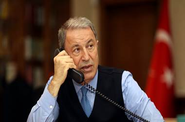Millî Savunma Bakanı Hulusi Akar'dan Azerbaycan Savunma Bakanı Org. Zakir Hasanov'a Taziye Telefonu