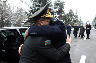 Millî Savunma Bakanı Hulusi Akar, Azerbaycan Savunma Bakanı Orgeneral Zakir Hasanov ile Bir Araya Geldi