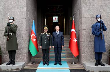 Millî Savunma Bakanı Hulusi Akar, Azerbaycan Savunma Bakanı Orgeneral Zakir Hasanov ile Bir Araya Geldi
