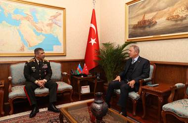 Millî Savunma Bakanı Hulusi Akar, Azerbaycan Savunma Bakanı Orgeneral Zakir Hasanov ile Bir Araya Geldi