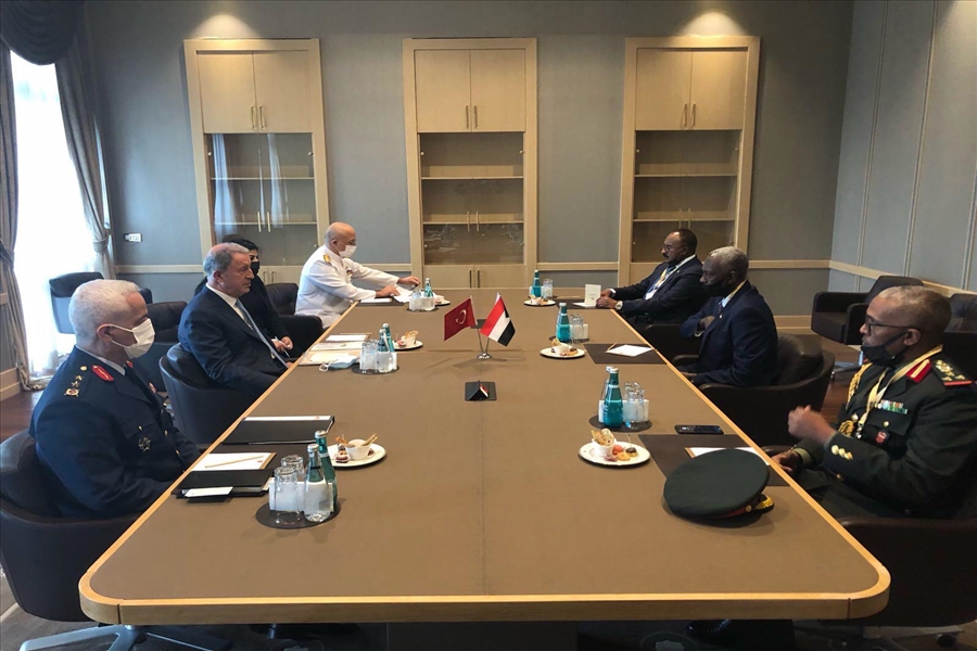 Millî Savunma Bakanı Hulusi Akar, Sudan Savunma Bakanı Yassın İbrahim Yassın ile Görüştü