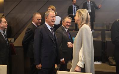 Millî Savunma Bakanı Hulusi Akar, NATO Karargâhında Almanya, Fransa, İngiltere ve ABD Savunma Bakanları ile Görüştü
