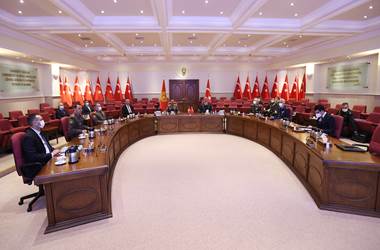 Millî Savunma Bakanı Hulusi Akar, Kırgızistan Savunma Bakanı Bekbolotov ile Görüştü