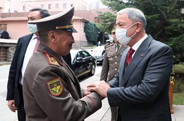 Millî Savunma Bakanı Hulusi Akar, Kırgızistan Savunma Bakanı Bekbolotov ile Görüştü