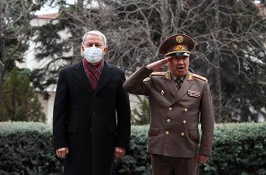 Millî Savunma Bakanı Hulusi Akar, Kırgızistan Savunma Bakanı Bekbolotov ile Görüştü