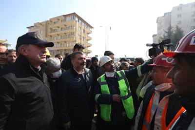 Millî Savunma Bakanı Hulusi Akar ve Sağlık Bakanı Fahrettin Koca Hatay’daki Arama-Kurtarma ve Yaşam Destek Faaliyetlerini Yerinde İnceledi