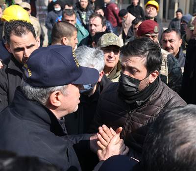 Millî Savunma Bakanı Hulusi Akar ve Sağlık Bakanı Fahrettin Koca Hatay’daki Arama-Kurtarma ve Yaşam Destek Faaliyetlerini Yerinde İnceledi