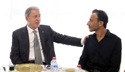 Millî Savunma Bakanı Hulusi Akar, Balıkesir’de Şehit Aileleri ve Gazilerle Bir Araya Geldi