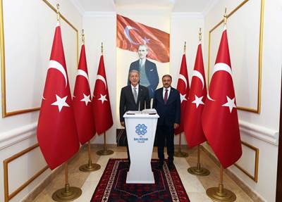 Millî Savunma Bakanı Akar,  Balıkesir Valiliğini Ziyaret Etti