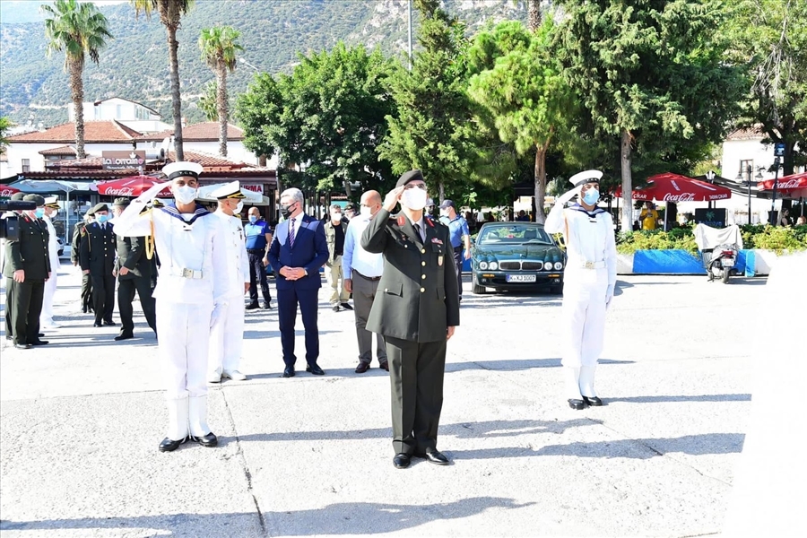 Dünya Savaş Tarihinde Topçu Atışı ile Uçak Gemisi Batıran Kahraman Türk Subayı Yzb. Mustafa Ertuğrul Aker İçin Antalya’da Anma Töreni Düzenlendi
