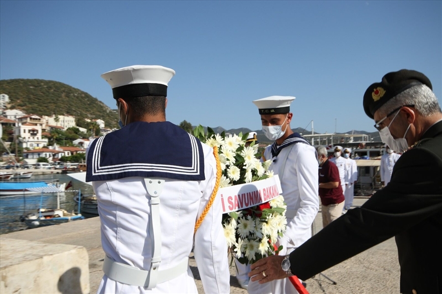 Dünya Savaş Tarihinde Topçu Atışı ile Uçak Gemisi Batıran Kahraman Türk Subayı Yzb. Mustafa Ertuğrul Aker İçin Antalya’da Anma Töreni Düzenlendi