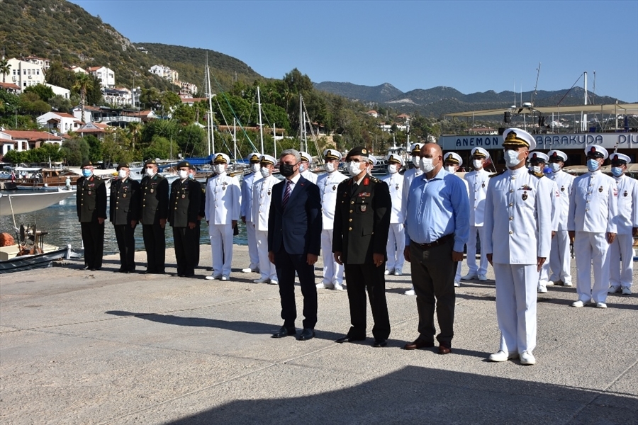 Dünya Savaş Tarihinde Topçu Atışı ile Uçak Gemisi Batıran Kahraman Türk Subayı Yzb. Mustafa Ertuğrul Aker İçin Antalya’da Anma Töreni Düzenlendi