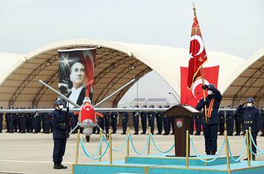 Millî Savunma Bakanı Hulusi Akar, “İHA’ların Yuvasında” Konuştu: “Bu Yılın Başından İtibaren Etkisiz Hâle Getirilen Terörist Sayısı 2 Bin 631 Oldu”