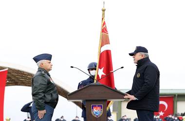 Millî Savunma Bakanı Hulusi Akar, “İHA’ların Yuvasında” Konuştu: “Bu Yılın Başından İtibaren Etkisiz Hâle Getirilen Terörist Sayısı 2 Bin 631 Oldu”