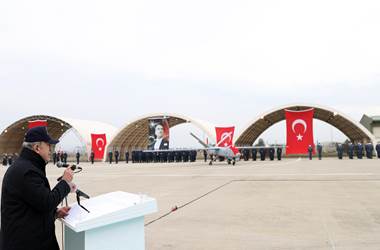 Millî Savunma Bakanı Hulusi Akar, “İHA’ların Yuvasında” Konuştu: “Bu Yılın Başından İtibaren Etkisiz Hâle Getirilen Terörist Sayısı 2 Bin 631 Oldu”