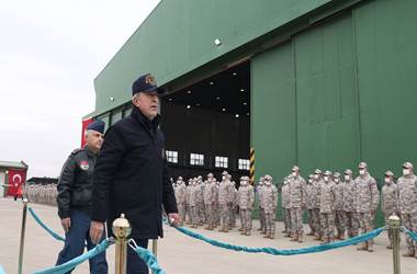 Millî Savunma Bakanı Hulusi Akar, “İHA’ların Yuvasında” Konuştu: “Bu Yılın Başından İtibaren Etkisiz Hâle Getirilen Terörist Sayısı 2 Bin 631 Oldu”