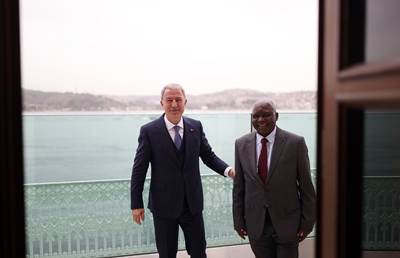 Millî Savunma Bakanı Hulusi  Akar, Sierra Leone Savunma Bakanı Kellie Hassan Conteh ile Bir Araya Geldi