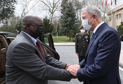 Millî Savunma Bakanı Hulusi  Akar, Sierra Leone Savunma Bakanı Kellie Hassan Conteh ile Bir Araya Geldi