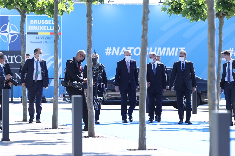 Millî Savunma Bakanı Hulusi Akar, NATO Liderler Zirvesi'nde Cumhurbaşkanımız Sn. Erdoğan’a Eşlik Etti