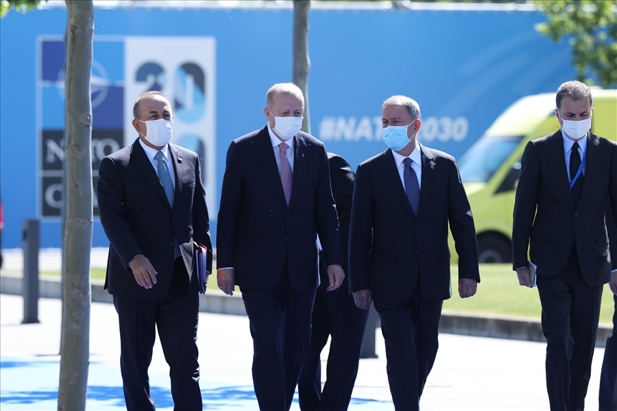 Millî Savunma Bakanı Hulusi Akar, NATO Liderler Zirvesi'nde Cumhurbaşkanımız Sn. Erdoğan’a Eşlik Etti