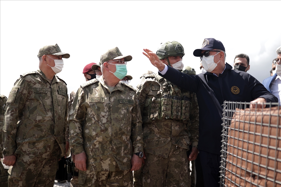 Millî Savunma Bakanı Hulusi Akar, İran Hududunda İnceleme ve Denetlemelerde Bulunuyor