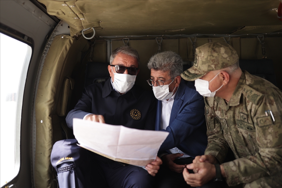 Millî Savunma Bakanı Hulusi Akar, İran Hududunda İnceleme ve Denetlemelerde Bulunuyor