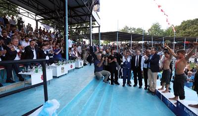 Millî Savunma Bakanı Hulusi Akar, “Geleneksel Kurtdereli Mehmet Pehlivan Güreşleri”ni Seyretti