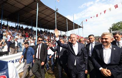 Millî Savunma Bakanı Hulusi Akar, “Geleneksel Kurtdereli Mehmet Pehlivan Güreşleri”ni Seyretti