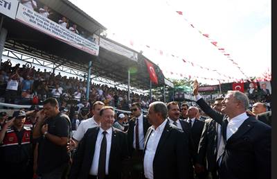 Millî Savunma Bakanı Hulusi Akar, “Geleneksel Kurtdereli Mehmet Pehlivan Güreşleri”ni Seyretti