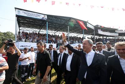 Millî Savunma Bakanı Hulusi Akar, “Geleneksel Kurtdereli Mehmet Pehlivan Güreşleri”ni Seyretti