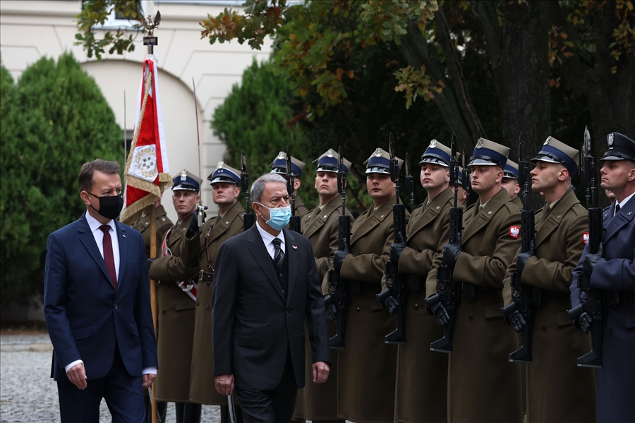 Millî Savunma Bakanı Hulusi Akar, Polonya Savunma Bakanı Marıusz Blaszczak İle Bir Araya Geldi
