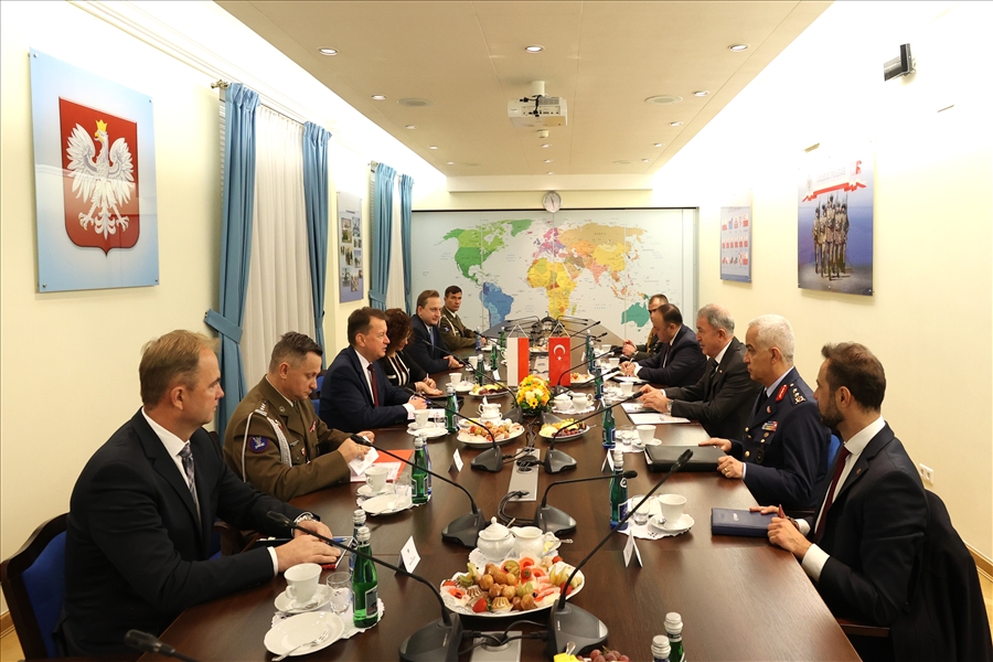 Millî Savunma Bakanı Hulusi Akar, Polonya Savunma Bakanı Marıusz Blaszczak İle Bir Araya Geldi