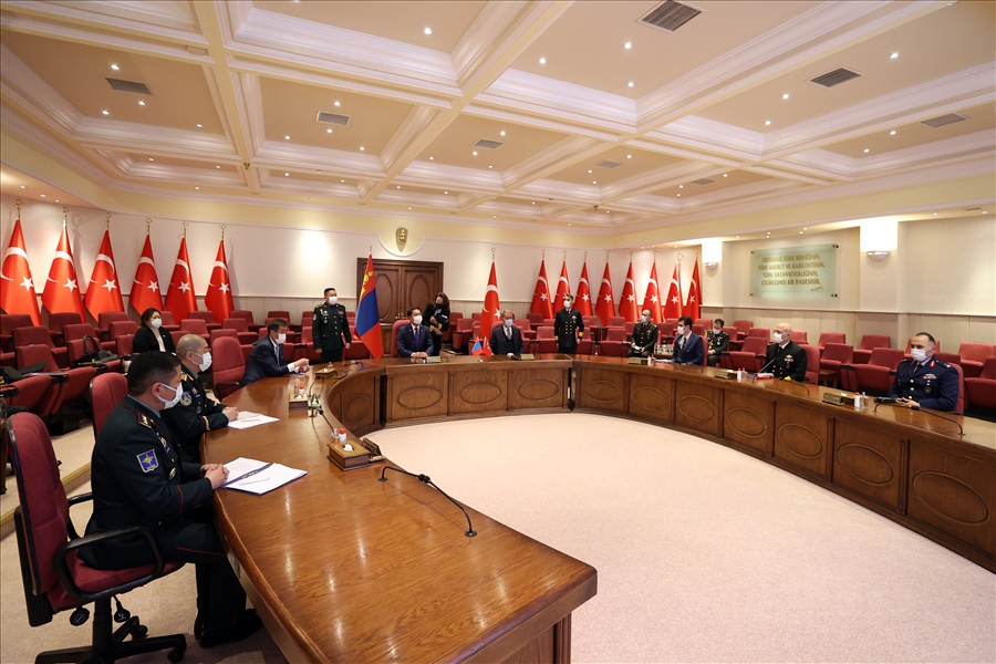 Millî Savunma Bakanı Hulusi Akar, Moğolistan Savunma Bakanı Saikhanbayar Gürsed ile Görüştü 