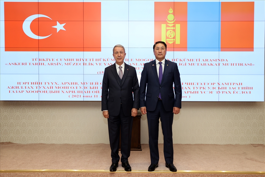 Millî Savunma Bakanı Hulusi Akar, Moğolistan Savunma Bakanı Saikhanbayar Gürsed ile Görüştü 