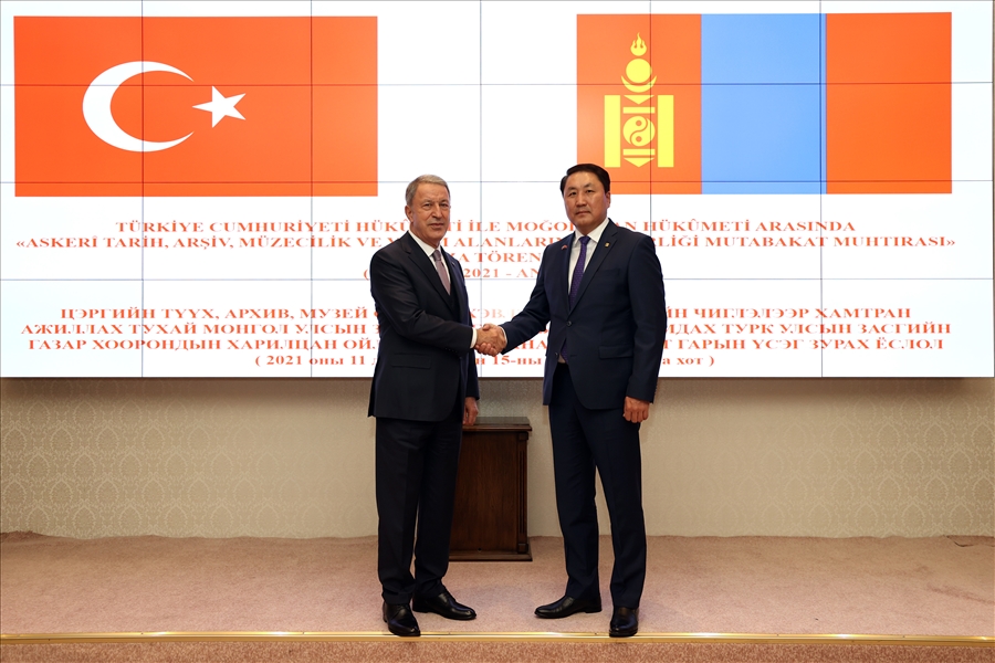 Millî Savunma Bakanı Hulusi Akar, Moğolistan Savunma Bakanı Saikhanbayar Gürsed ile Görüştü 