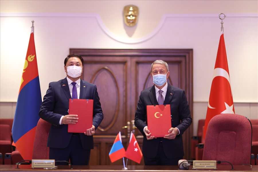 Millî Savunma Bakanı Hulusi Akar, Moğolistan Savunma Bakanı Saikhanbayar Gürsed ile Görüştü 