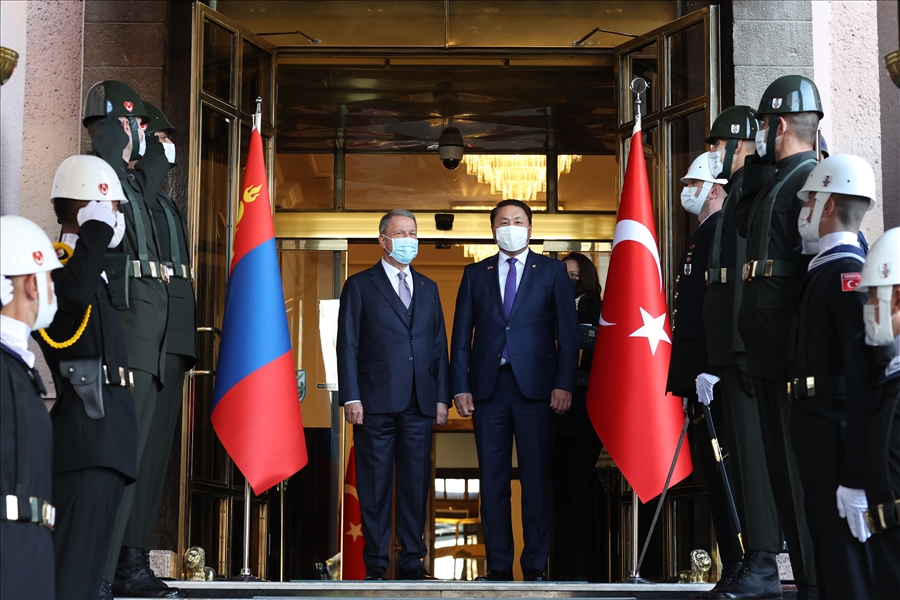 Millî Savunma Bakanı Hulusi Akar, Moğolistan Savunma Bakanı Saikhanbayar Gürsed ile Görüştü 