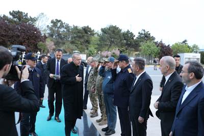 Cumhurbaşkanımız Sn. Erdoğan, İstanbul Tersanesi Komutanlığında Görevli İşçilerimizle İftarda Bir Araya Geldi