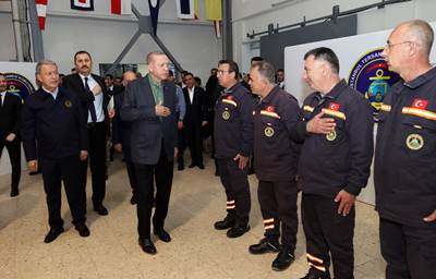 Cumhurbaşkanımız Sn. Erdoğan, İstanbul Tersanesi Komutanlığında Görevli İşçilerimizle İftarda Bir Araya Geldi