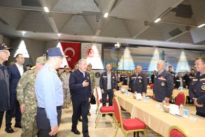 Cumhurbaşkanımız Sn. Erdoğan, İstanbul Tersanesi Komutanlığında Görevli İşçilerimizle İftarda Bir Araya Geldi