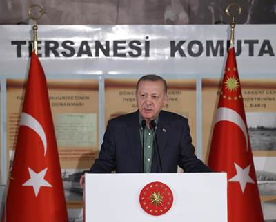 Cumhurbaşkanımız Sn. Erdoğan, İstanbul Tersanesi Komutanlığında Görevli İşçilerimizle İftarda Bir Araya Geldi