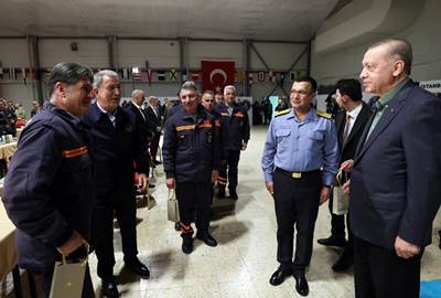 Cumhurbaşkanımız Sn. Erdoğan, İstanbul Tersanesi Komutanlığında Görevli İşçilerimizle İftarda Bir Araya Geldi