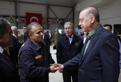 Cumhurbaşkanımız Sn. Erdoğan, İstanbul Tersanesi Komutanlığında Görevli İşçilerimizle İftarda Bir Araya Geldi