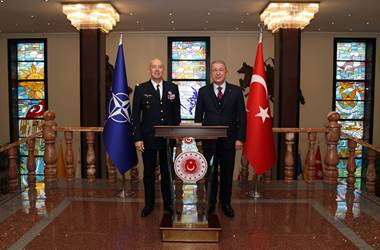 Millî Savunma Bakanı Hulusi Akar, NATO Yüksek Müttefik Dönüşüm Komutanı Org. Philippe Lavigne'yi Kabul Etti