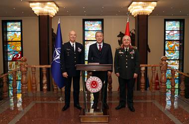 Millî Savunma Bakanı Hulusi Akar, NATO Yüksek Müttefik Dönüşüm Komutanı Org. Philippe Lavigne'yi Kabul Etti