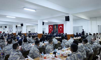 Millî Savunma Bakanı Hulusi Akar ve TSK Komuta Kademesi Kayseri’de Şehit Ailelerimiz, Gazilerimiz ve İşçilerimizle İftar Yaptı