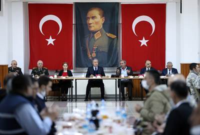 Millî Savunma Bakanı Hulusi Akar ve TSK Komuta Kademesi Kayseri’de Şehit Ailelerimiz, Gazilerimiz ve İşçilerimizle İftar Yaptı